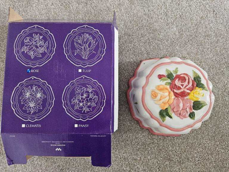 Selling a new decorative ceramic Jelly Mould Rose (8 inches).