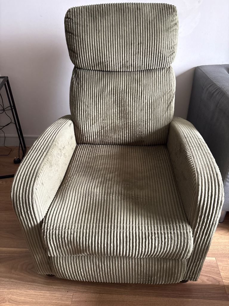 Recliner chair 