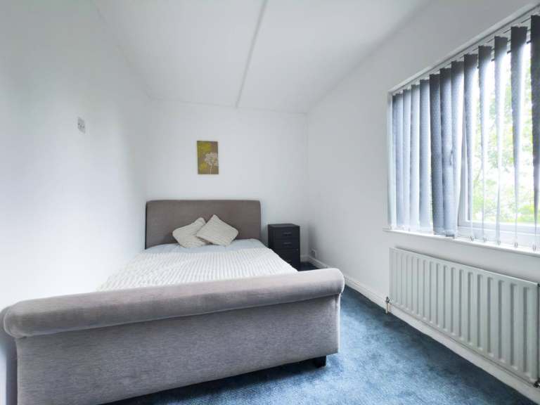 Spacious & Cosy Double Room For Rent AT CV2 2EG