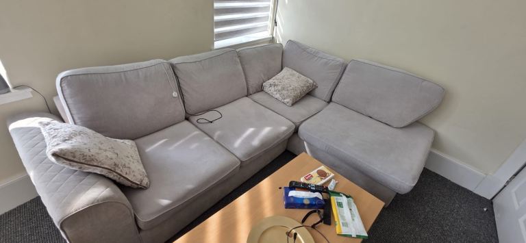 Comfortable Beige Corner Sofa – Good Condition