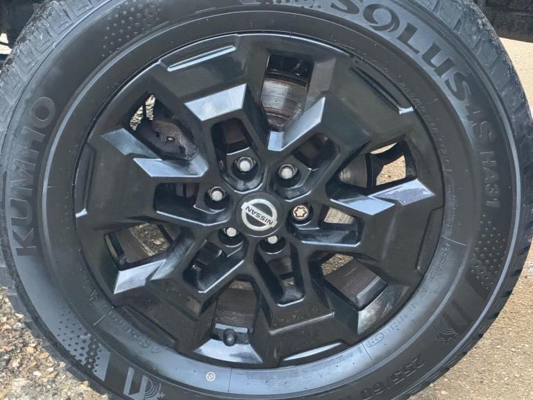  Nissan Navara 2.3 dCi N-Guard Auto 4WD Euro 6 4dr Diesel Automatic