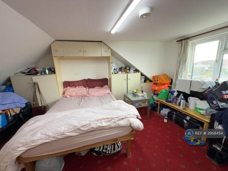 Studio flat in North Road, Southall, UB1 (#2958454)