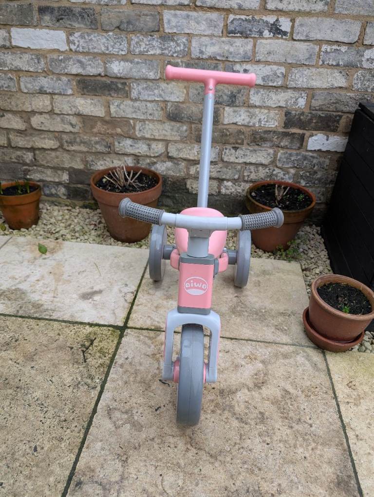 Kids tricycle with pedals