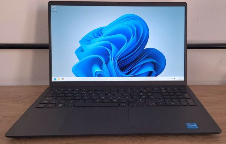 Slim Dell Intel Core i5 Laptop -  FHD 120Hz, 8/512GB, Wi-Fi 6, Windows 11