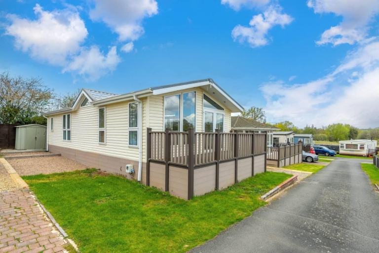 Twin Lodge in Cogenhoe  - Lodge / Caravan 