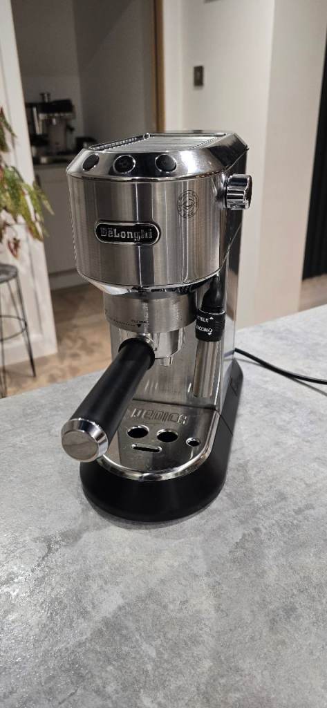 DE'LONGHI DEDICA STYLE PUMP ESPRESSO COFFEE MACHINE