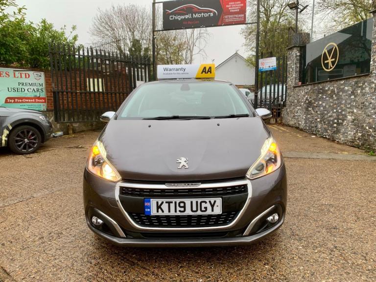 2019 Peugeot 208 1.2 PureTech Signature Euro 6 (s/s) 5dr HATCHBACK Petrol Manual