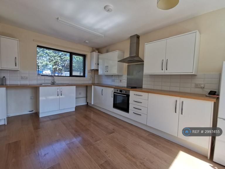 3 bedroom house in Markham Square, Doncaster, DN12 (3 bed) (#2997455)