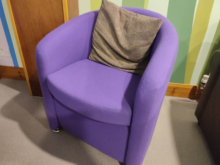 Very nice stylish bucket chair