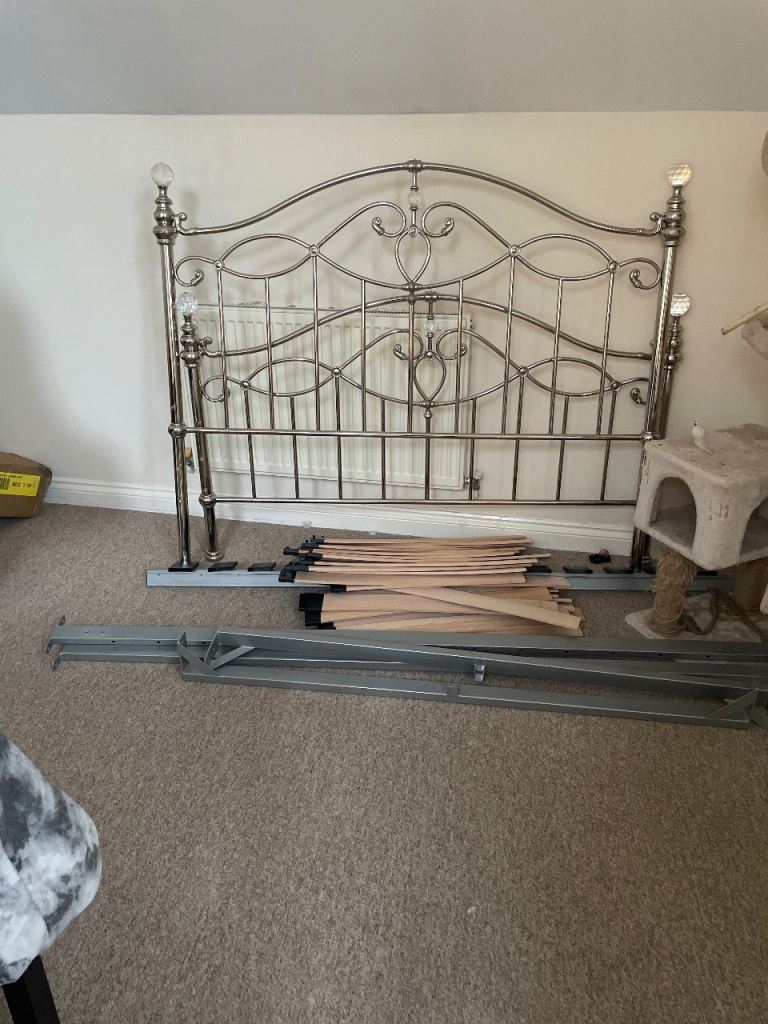 FREE KING Frame Metal Bed Frame with Slats – Silver, Good Condition