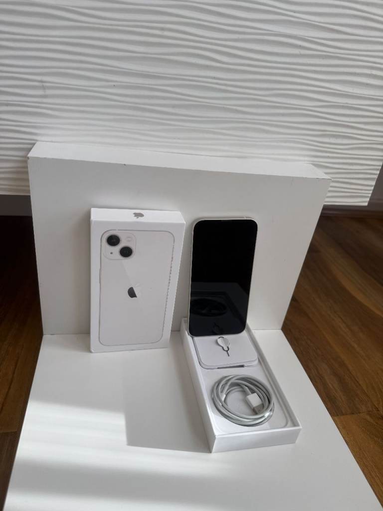 Apple iPhone 13 White - 128GB (Unlocked) IMMACULATE CONDITION & In Original Box ***WOW***