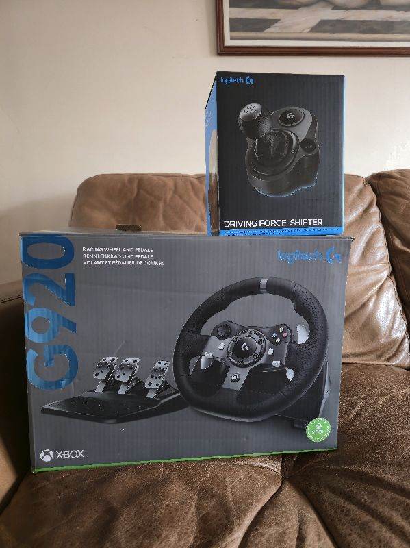 Logitech G920 Steering Wheel, Driving Force Shifter and XR Racing Seat for XBOX