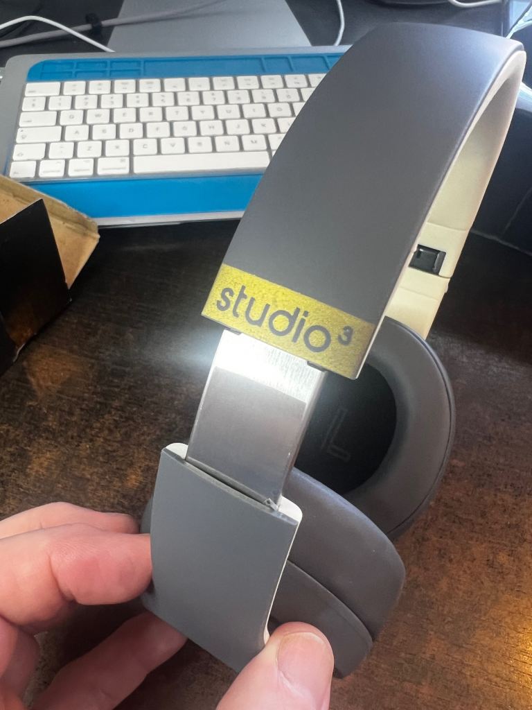 Beats Dr Dre studio3 wireless headphones 