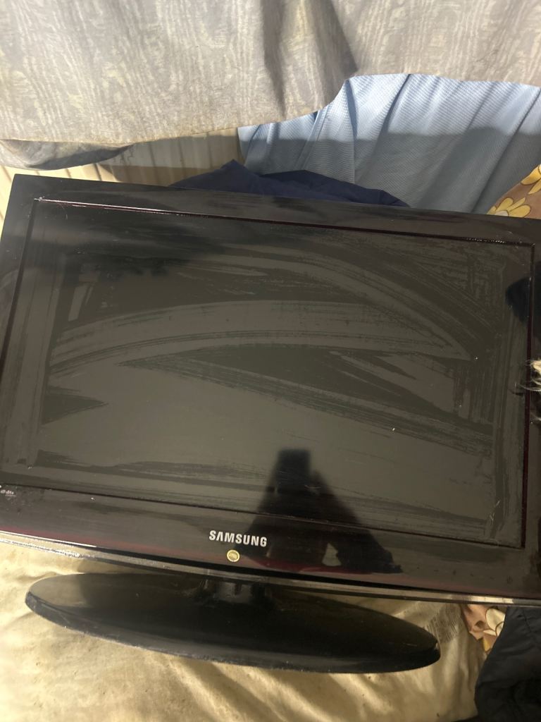 Sumsung 32 inch tv fully working 