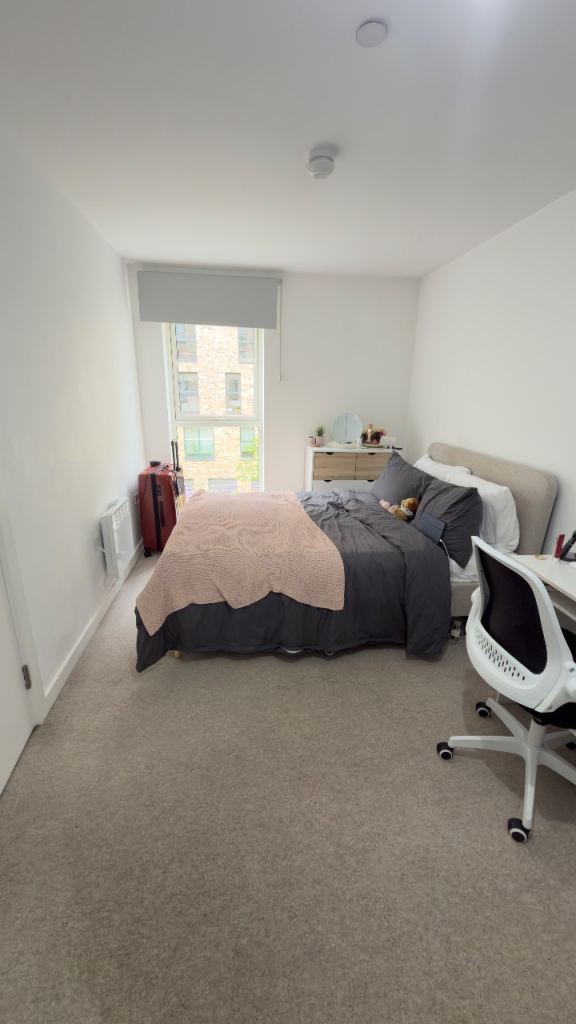 Double Room own Bathroom to rent in a Spacious Apartment- Short term also available 
