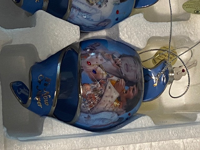 V.RARE: Elvis Ceramic Baubles *MINT BOXED COA NUMBERED* SET 1 of 4