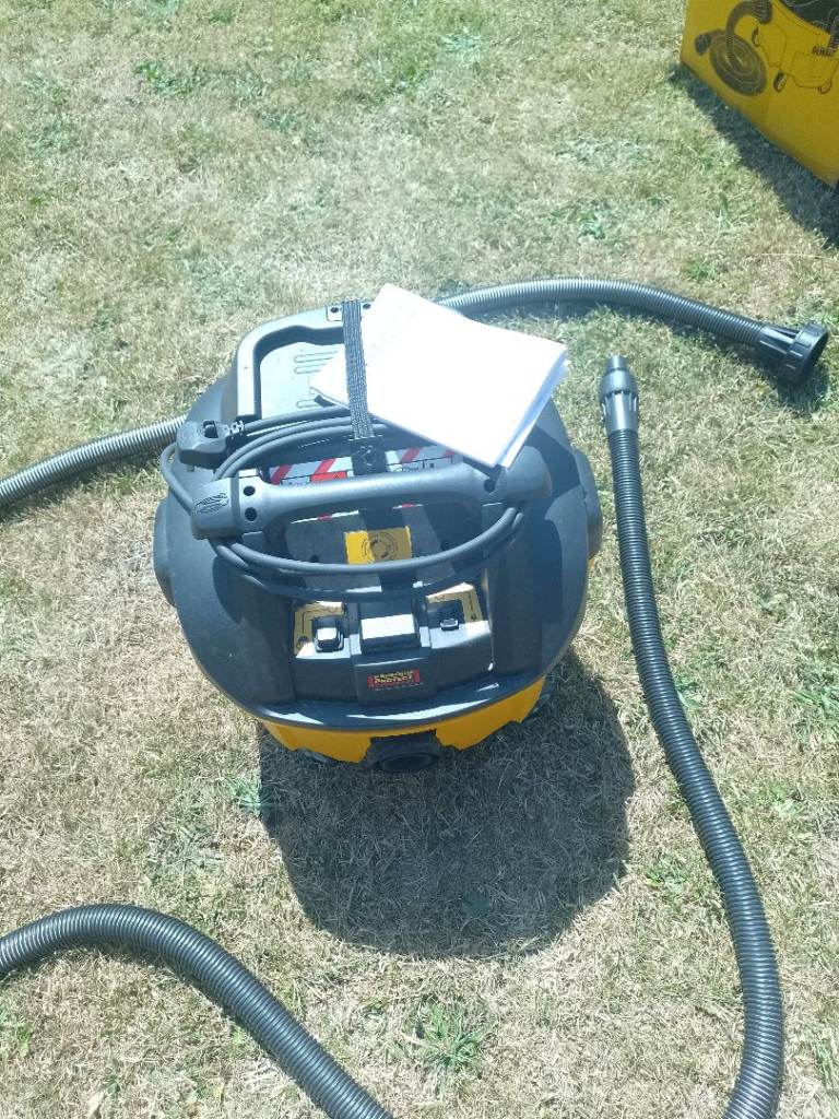 DEWALT Wet/Dry Hoover - Yellow, Good Working Order