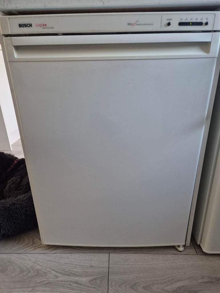 Bosch Fridge with pull out shelves