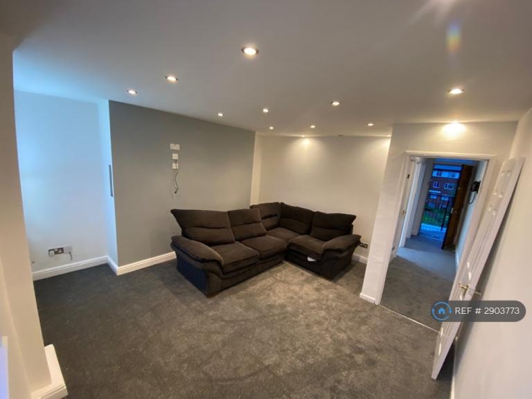 2 bedroom flat in Redmires Court, Salford, M5 (2 bed) (#2903773)