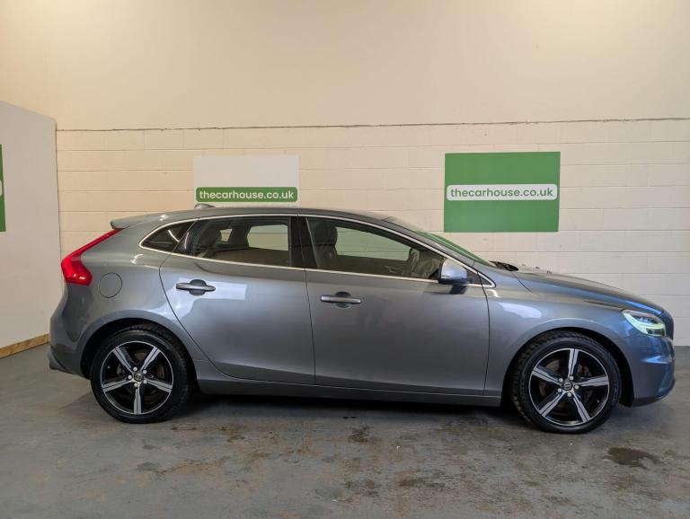 2019 Volvo V40 2.0 T2 GPF R-Design Nav Plus Euro 6 (s/s) 5dr HATCHBACK Petrol Manual