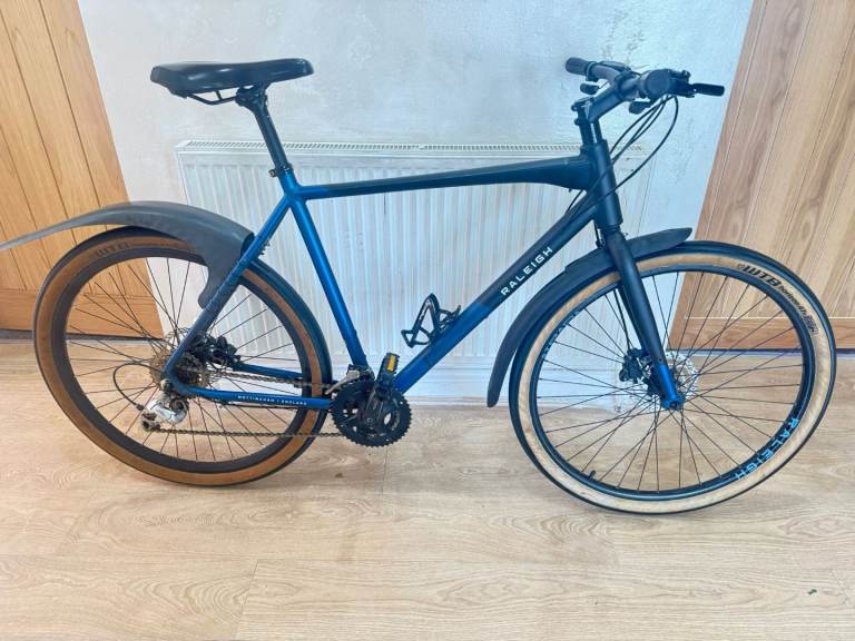 Raleigh strada city hybrid bike in good condition All fully working 