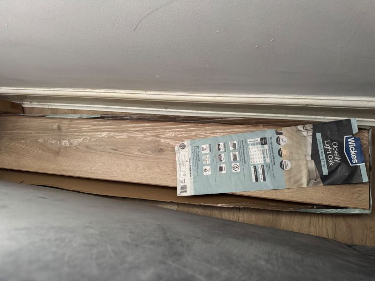 Wickes Clovelly Light Oak 12mm Laminate Flooring   (Yes it’s Available)