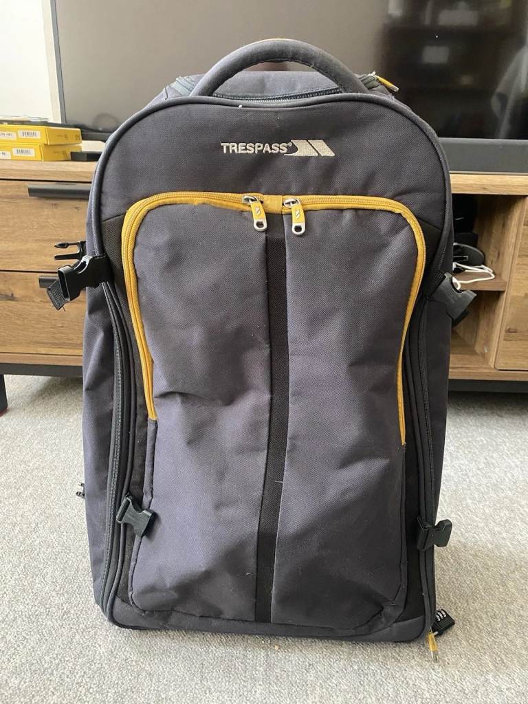 Trespass Luggage soft Suitcase Bag 2 Wheels Telescopic Handle Multiple Compartments
