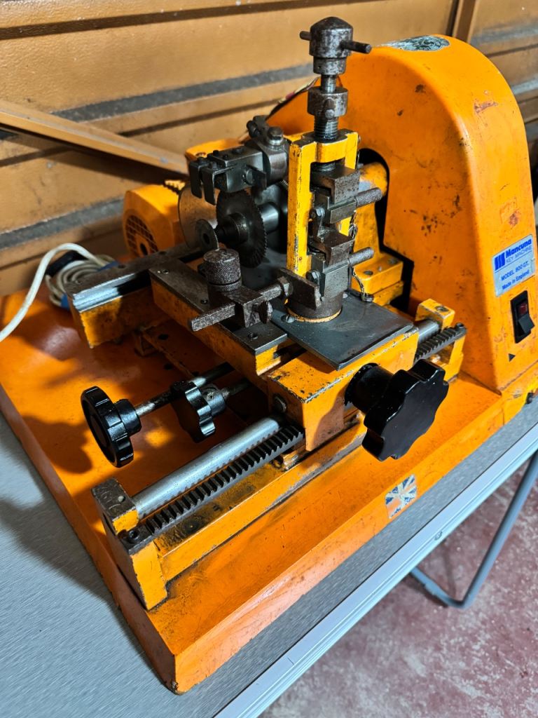 Mancuna Key Cutting Machine