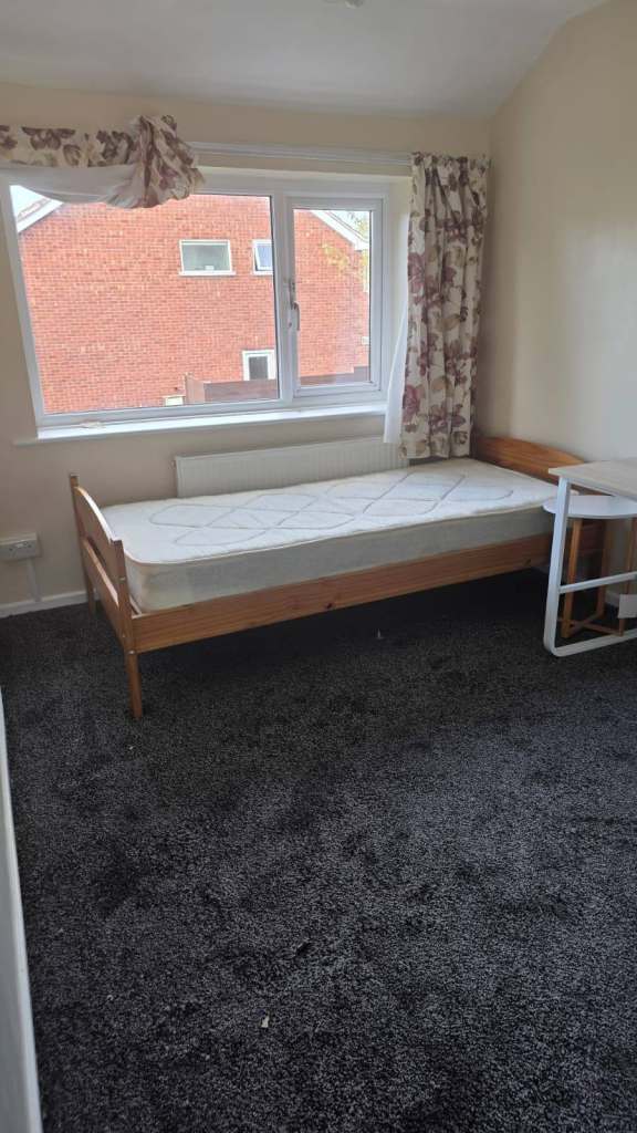Good 3 Bed House to Rent in Cannon Park CV4 - 5 mins Walk to Canon Park Shopping Centre 