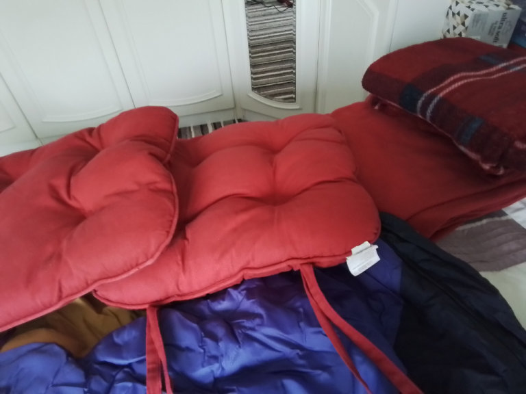 image for Throws cushioncovers, tie backs, seat pads