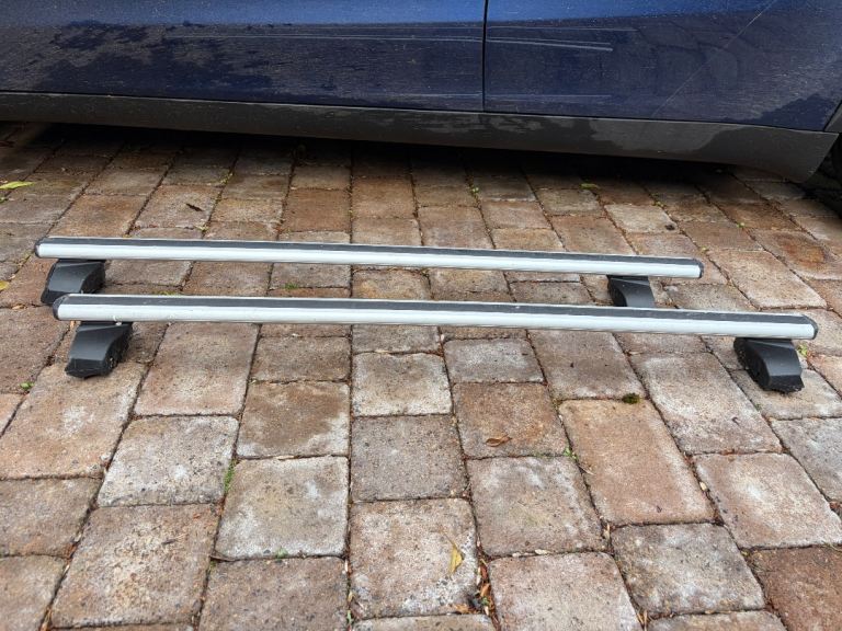 Halfords Roofbars. Aero Roof Bar and fittings
