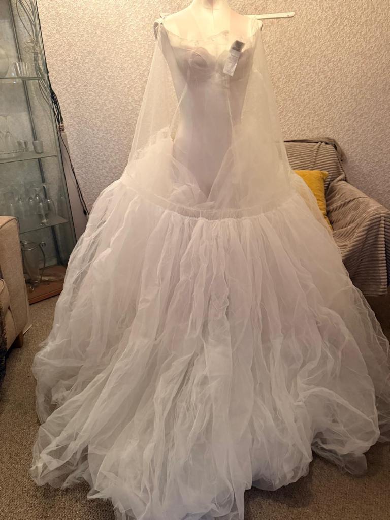 Enzoani Persephone Wedding Dress – UK 12, White