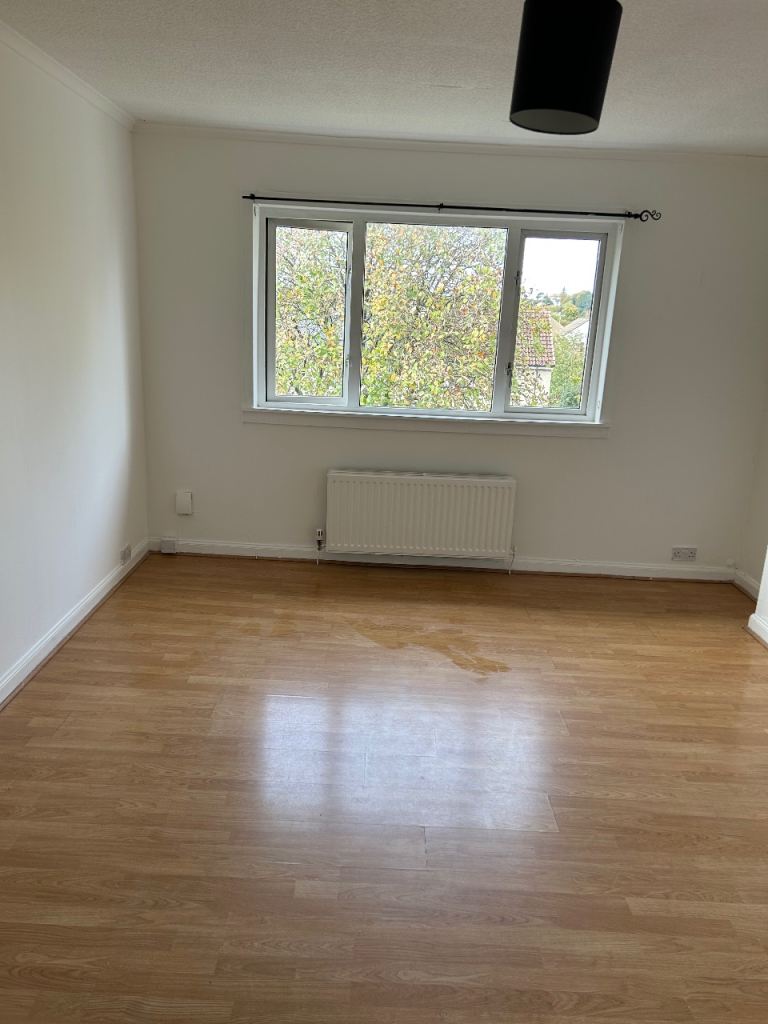 Spacious 2 bedroom flat in Glenburn, Paisley 
