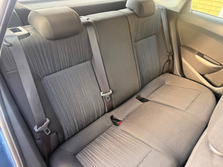 2012 Vauxhall Astra 1.6 Exclusiv Blue 5 Door Low Insurance Group Isofix Aux In