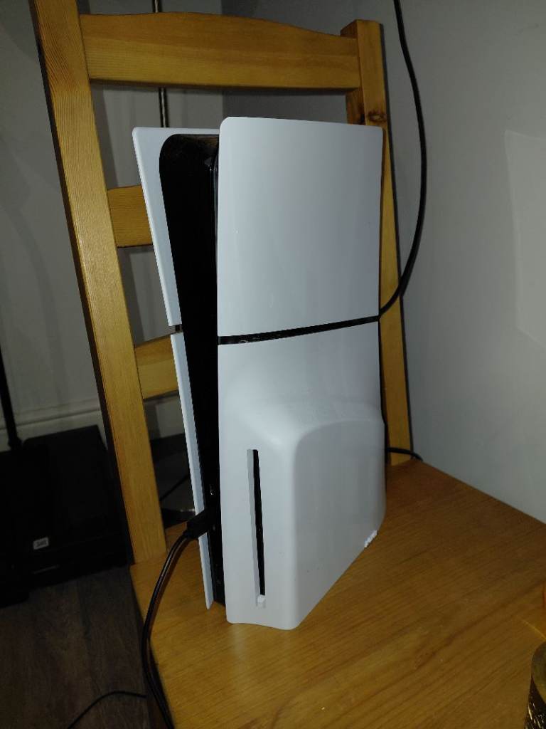 Used disc ps5 (848GB)  + 2 controllers 