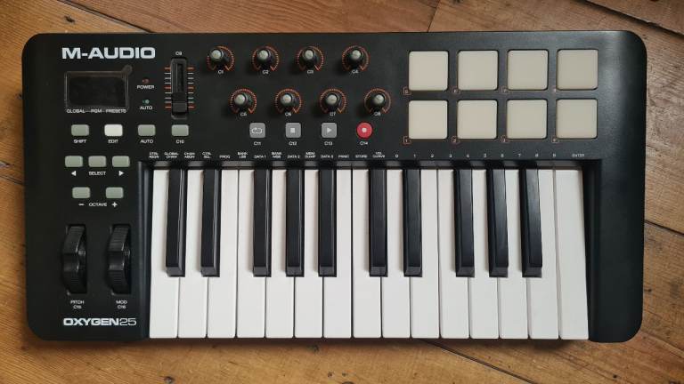 M-Audio Oxygen25 Midi Controller Keyboard - Excellent Condition (Fully Working)