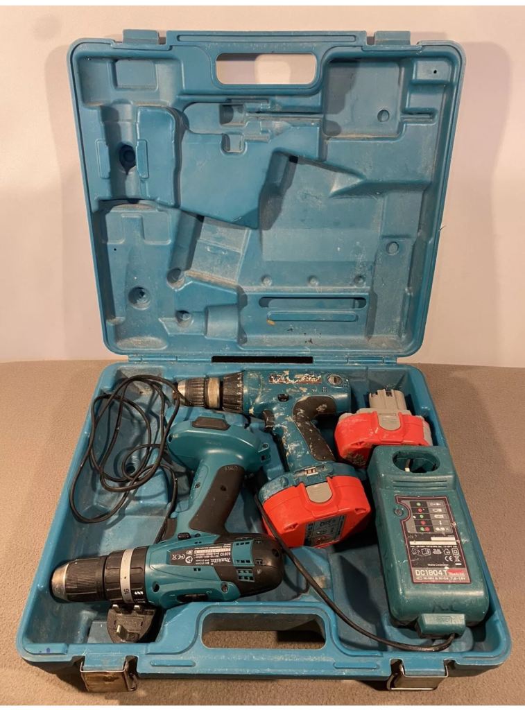 Makita 8391D Combi Drill 18v 1 Drill 2 Faulty Batteries Charger And Carry Case