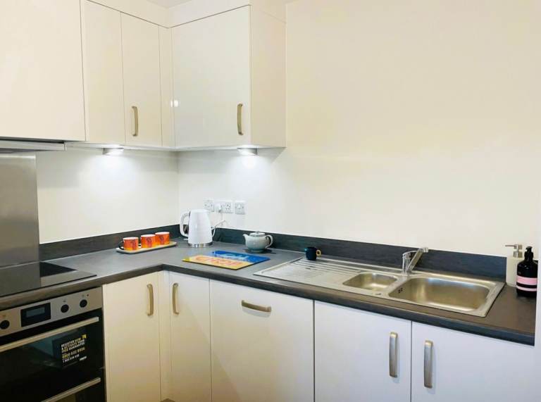 Spacious & Modern 2-Bed Flat Corby-Immediately