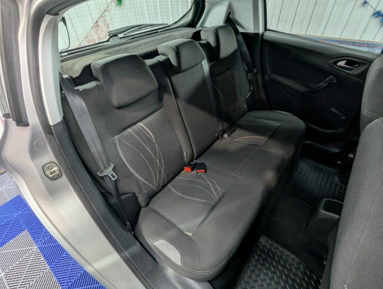 2015 Peugeot 208 1.2 VTi Active 5dr HATCHBACK Petrol Manual