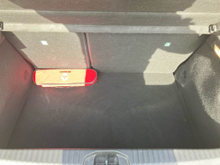 2022 Renault Clio 1.6 E-TECH Hybrid 140 SE Edition 5dr Auto Hatchback PETROL/ELECTRIC Automatic