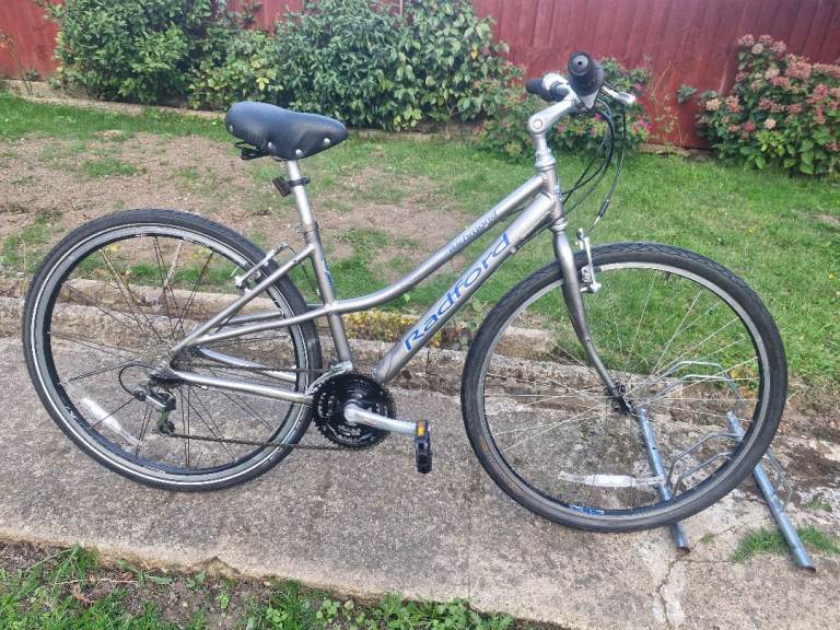  GIRLS LADIES WOMES ADULTS RADFORD RICHMOND 700cc WHELLS 17 INCH FRAME 21 SPEED BIKE BICYCLE