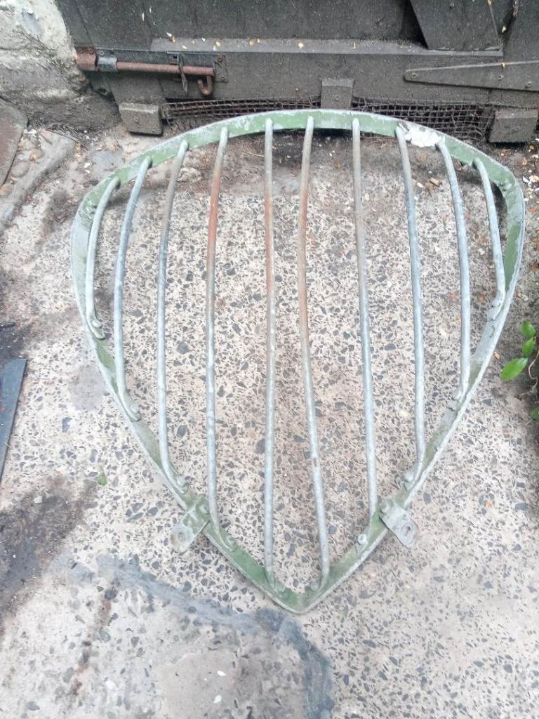 Large corner Hayrack