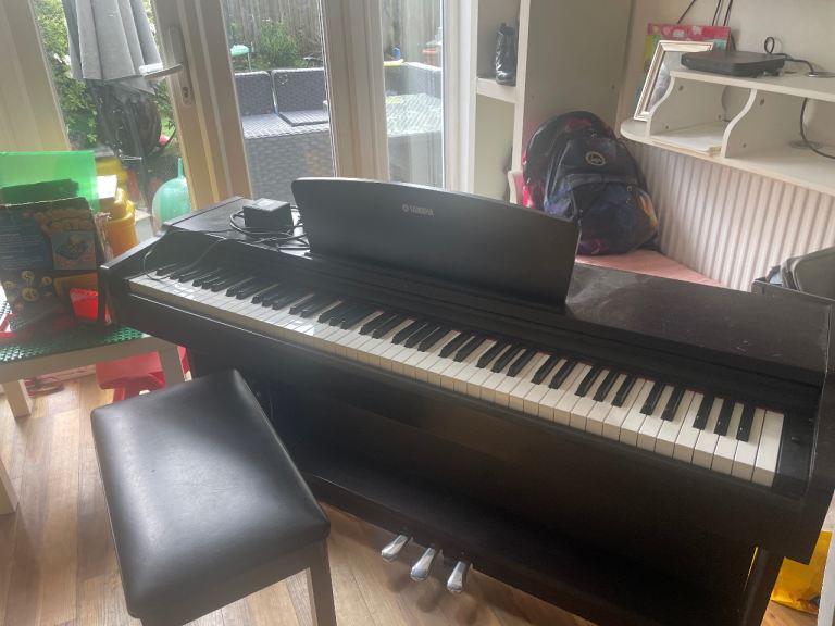 Yamaha electric keyboard 