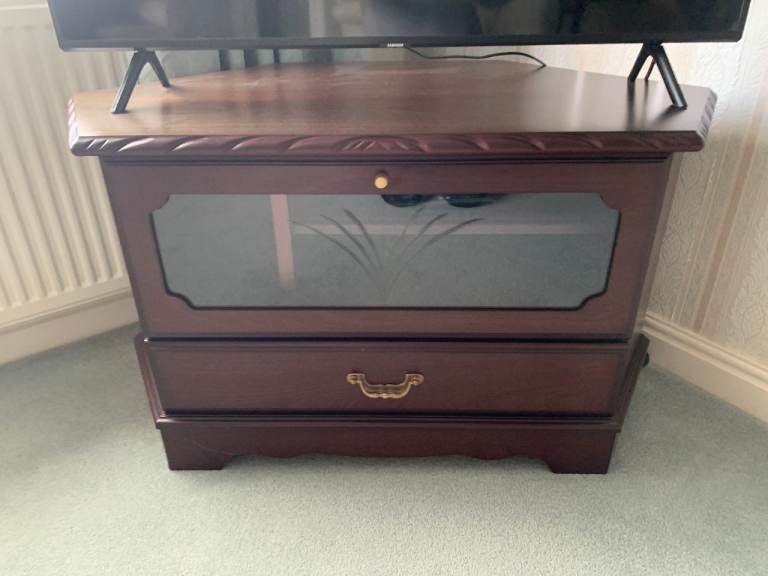 John E Coyle Furniture - TV Stand / Media cabinet