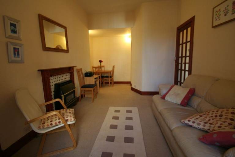 1 Bed Flat Furnished Ground Floor off Gorgie Rd one double bedroom GCH DG