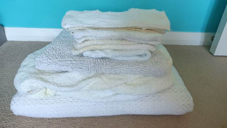 Massage bed towelling cover, blanket, headbands and mitts – Good Condition
