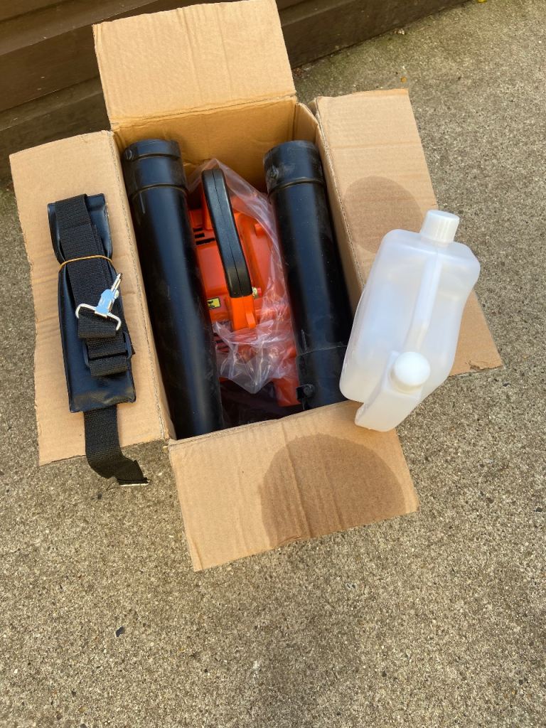 New Leaf Blower with Accessories – Unused