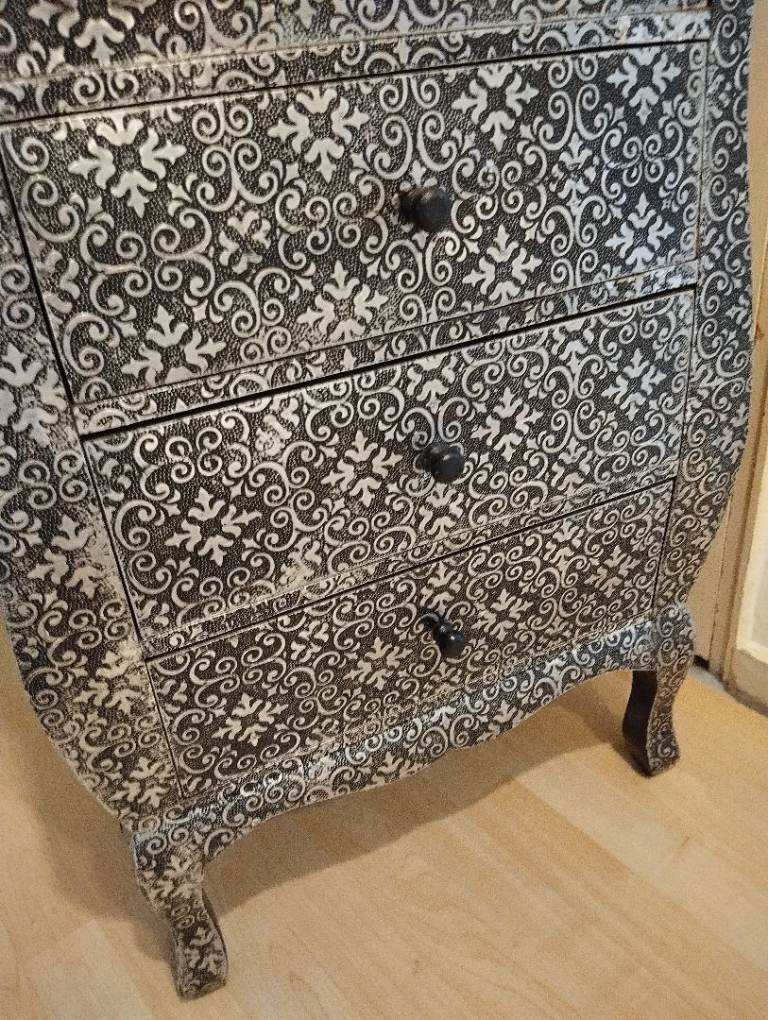 4 Drawer Decorative Chest of Drawers 