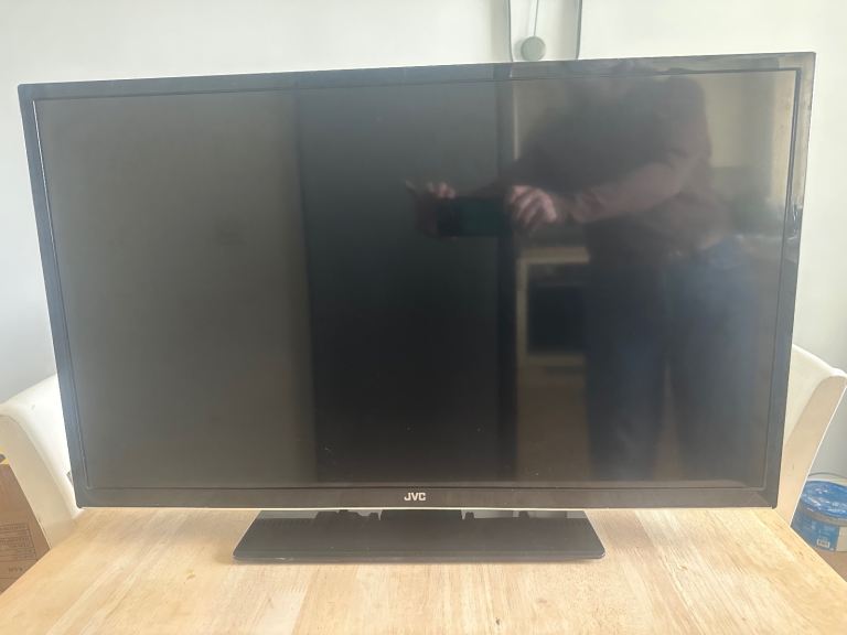 32 inch JVC Smart TV & DVD player