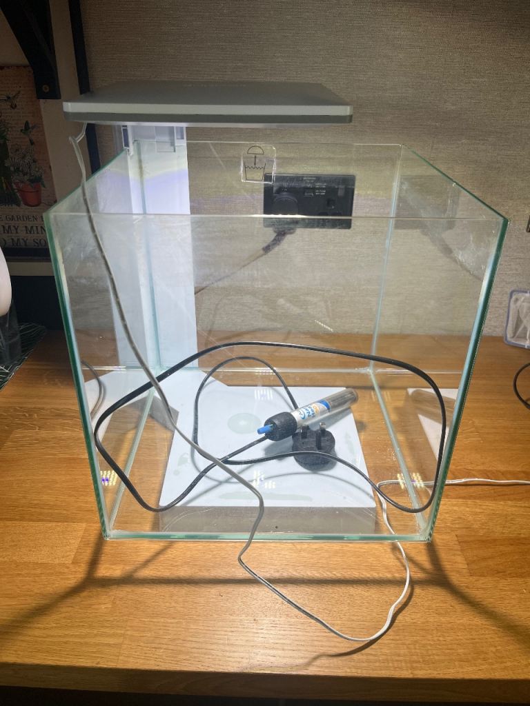 Superfish Qubic 30Pro fishtank without filter , heater included